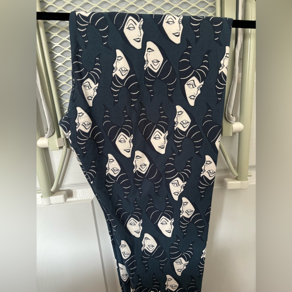 LuLaRoe Like New TC Tall & Curvy Leggings Disney Maleficent